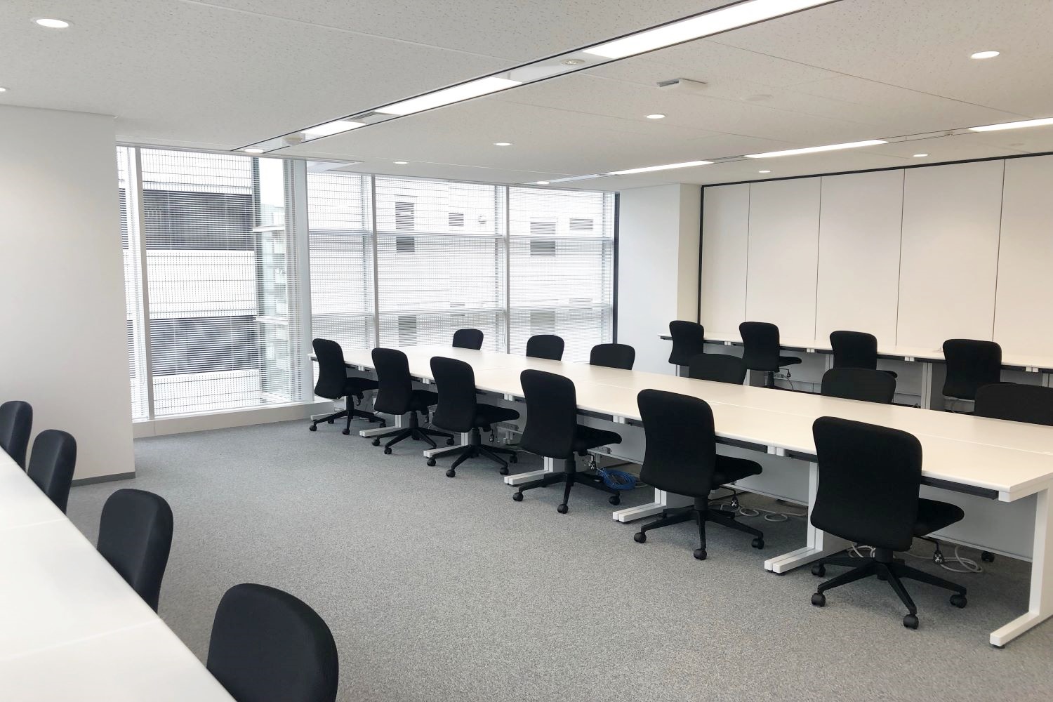 Room705 (11名用個室)