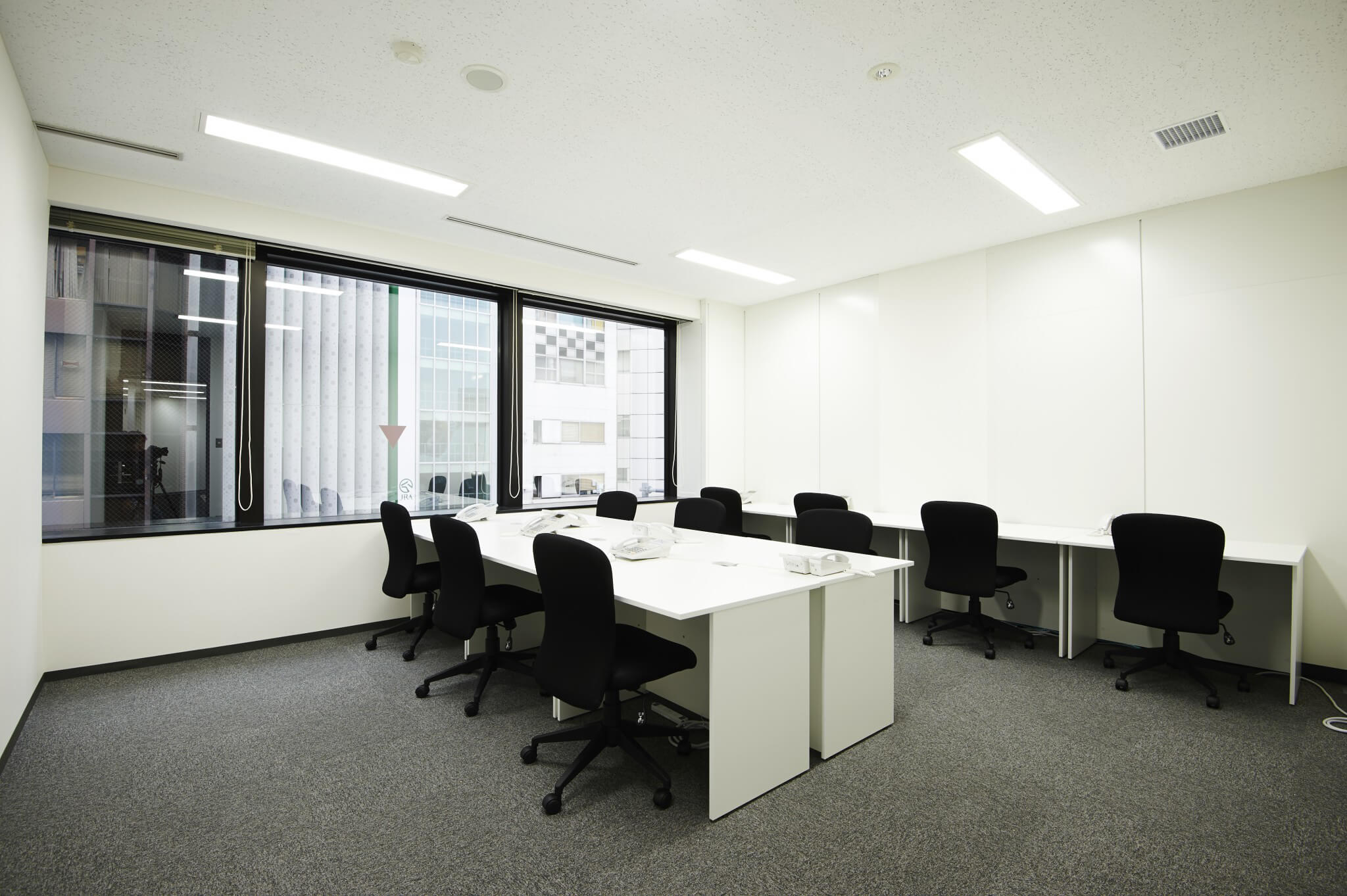 Room318 (10名用個室)