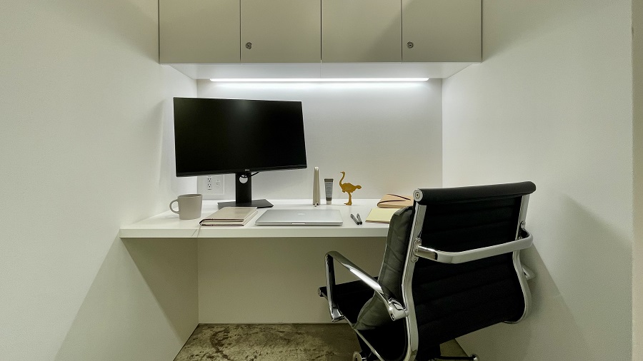 1名用家具付き個室405　プライベートデスク