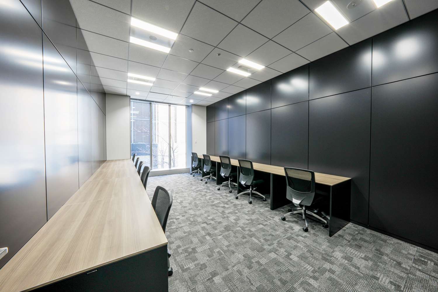 Room302 (11名用個室)