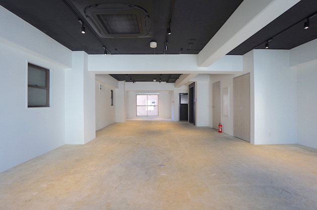 港区芝。モルタル仕様ミニマルデザインオフィス。