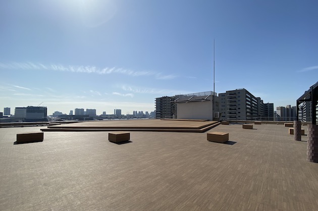 大きな空と運河を望む。湾岸エリアのシェアオフィス