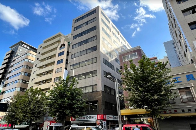 新宿御苑のスケルトンオフィスの室内