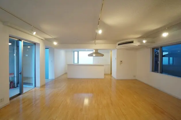 神宮前5丁目、2LDK+DENの低層デザイナーズSOHO