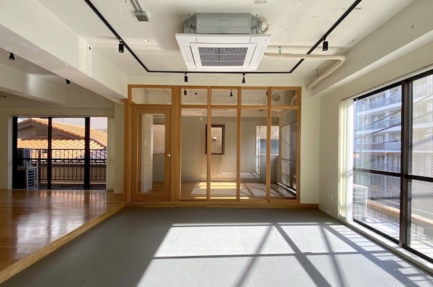 渋谷・神泉、採光豊か広々リノベーションオフィス