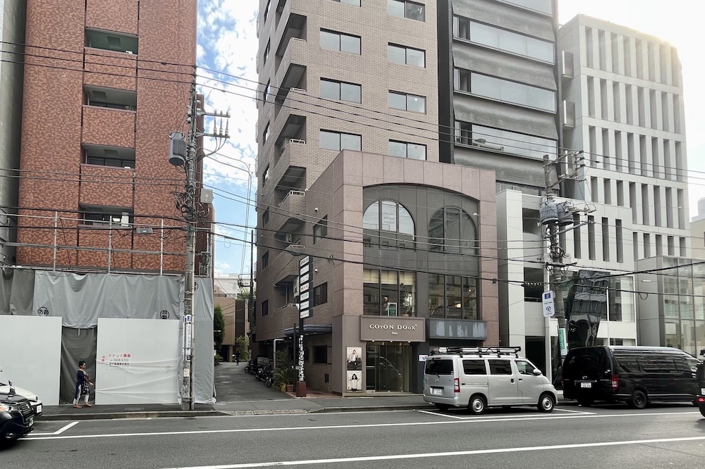 表参道のスケルトンオフィスの外観