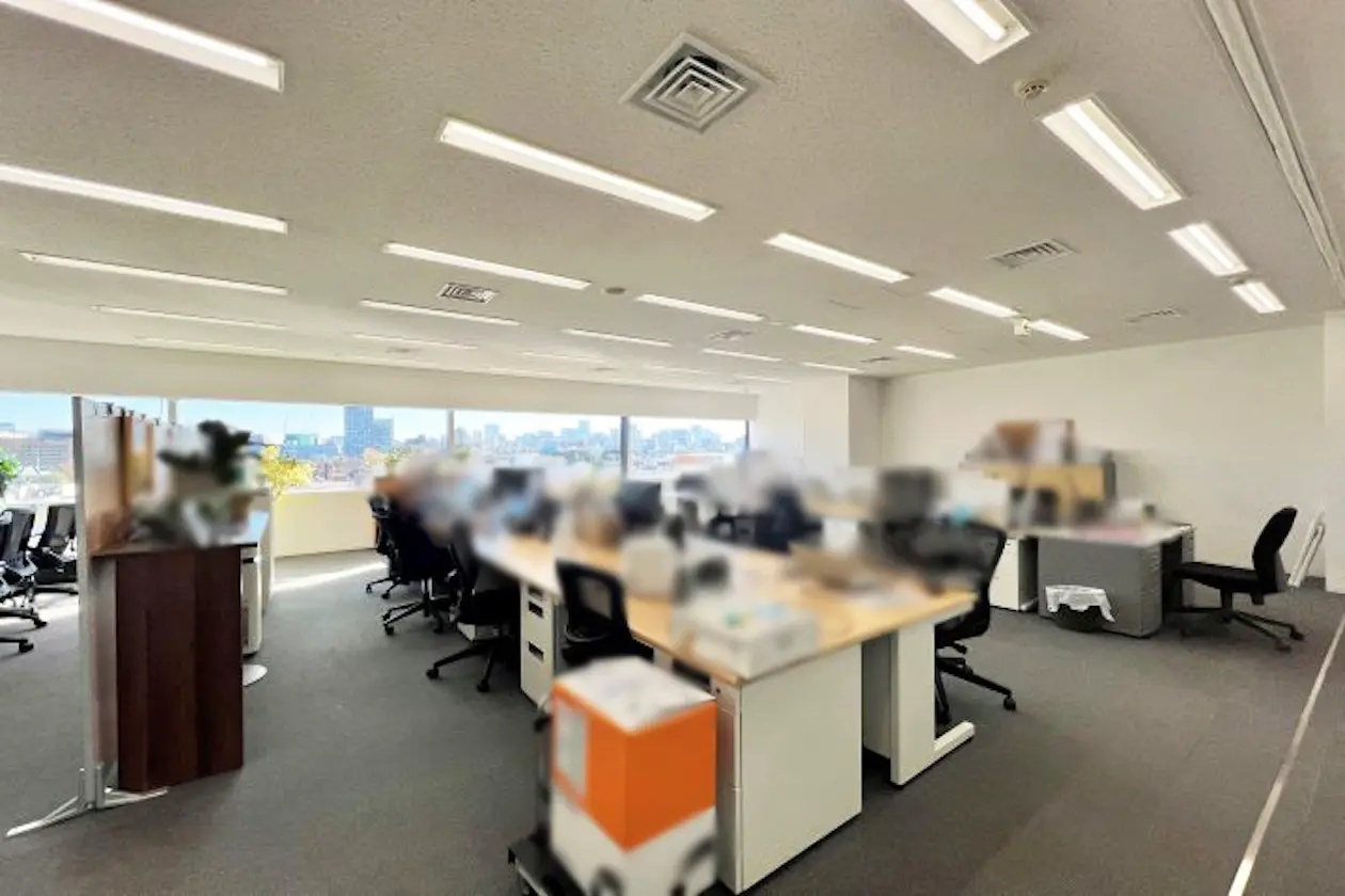 牛込神楽坂の居抜きオフィスの会議室