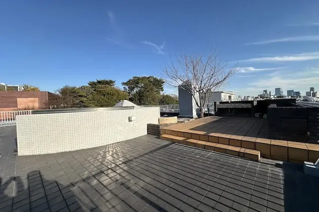 初台、ペット可、広大な屋上ルーフバルコニー付、高級感纏うSOHO