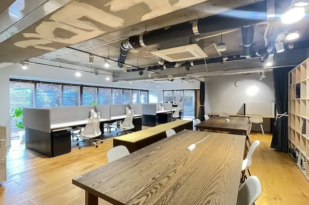 目黒、オーク材が心地よい家具・会議室付オフィス