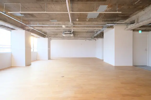 品川、無垢の風合い感じる居抜きオフィス