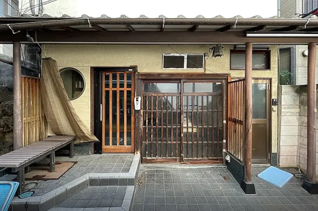 神楽坂、元レストランの風情ある古民家店舗へ