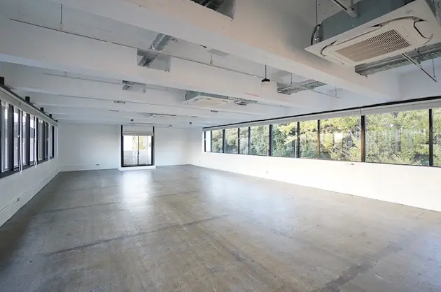 千駄ヶ谷3分、御苑の緑を望むリノベオフィス