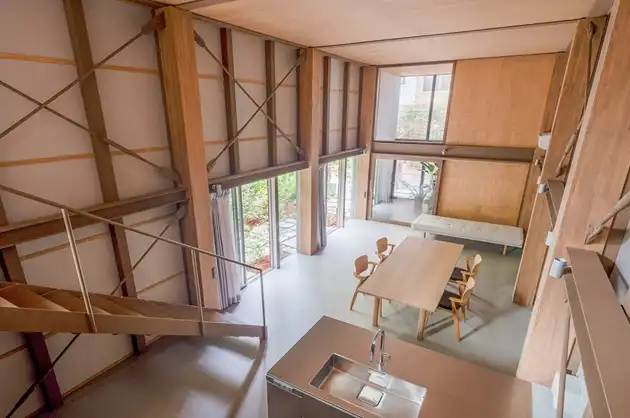 上野桜木、光と風が通り抜ける立体長屋SOHO