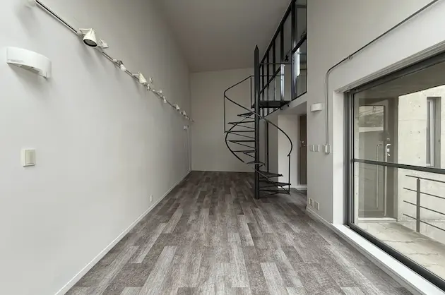 【募集終了】恵比寿、吹抜と階段が主役の店舗事務所