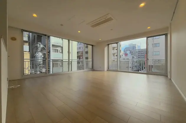 麻布、芳醇な香りがアイデアを刺激する角部屋SOHO