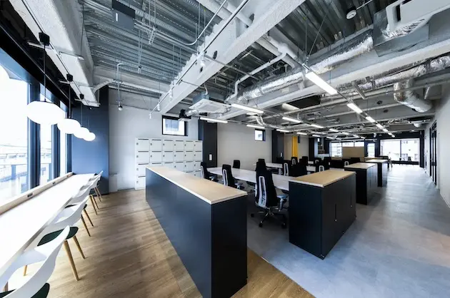 麻布十番、充実のシェアエリアと家具付の専用フロア