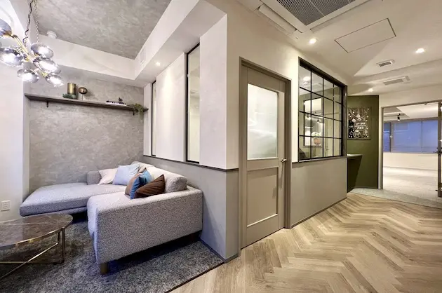 人形町、アパルトマンを彷彿とさせるセットアップ