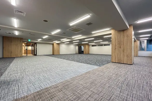 御茶ノ水、シンプルな会議室付きセットアップ