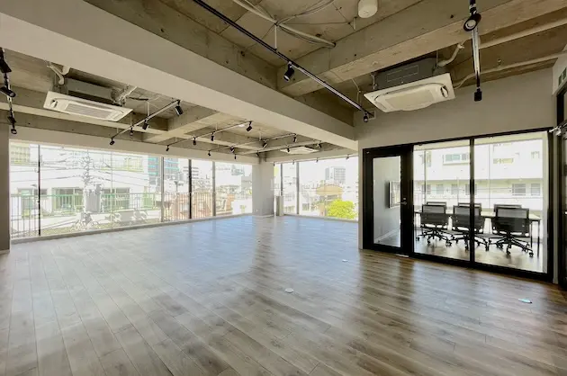 恵比寿5分、フルリノベの会議室付きデザインオフィス