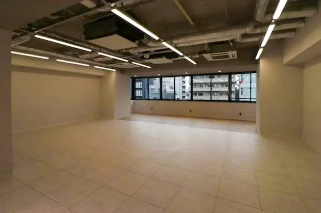 渋谷6分、敷金0、会議室付のハーフセットアップ