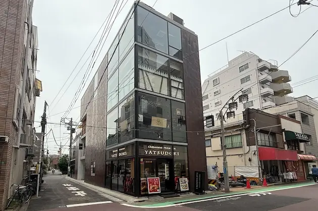 中目黒、商店街沿い、天井の高いスケルトン物件