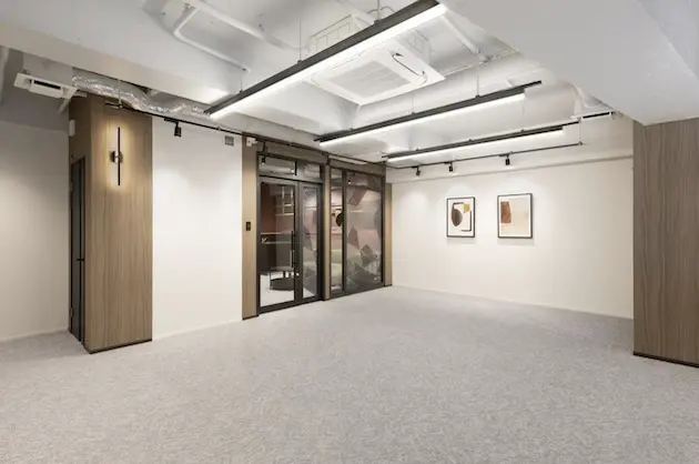 神田、コンパクト＆シックなセットアップ