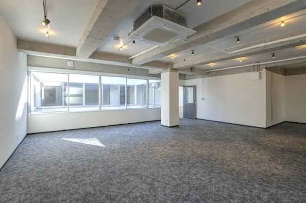 青山一丁目、緑薫る隠れ家風リノベオフィス