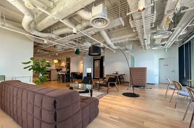 神保町4分、約80坪の共有部付北欧家具セットアップ