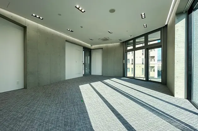 【募集終了】麹町、屋上テラス付きの天高3mオフィス