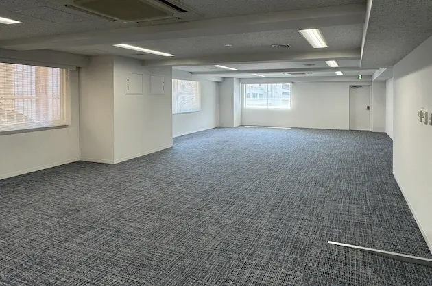 新橋エリア、リーズナブルな居抜き会議室付オフィス