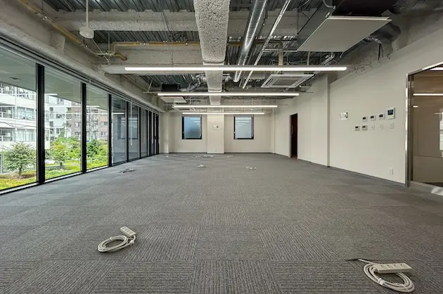 浜松町、スケルトン天井の新築セットアップ