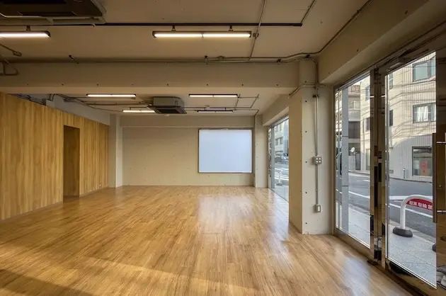 北参道、路面沿い開放感のワンフロアオフィス