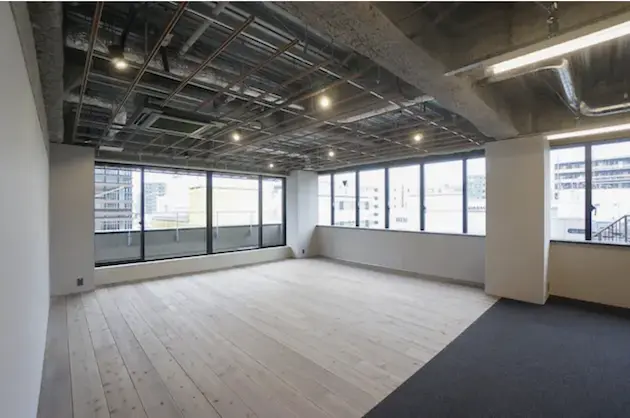 馬喰町、個性放つインナーバルコニー付デザイナーズ