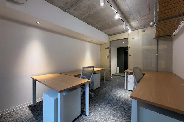 新宿5分、レトロモダンが魅力のフルセットアップ