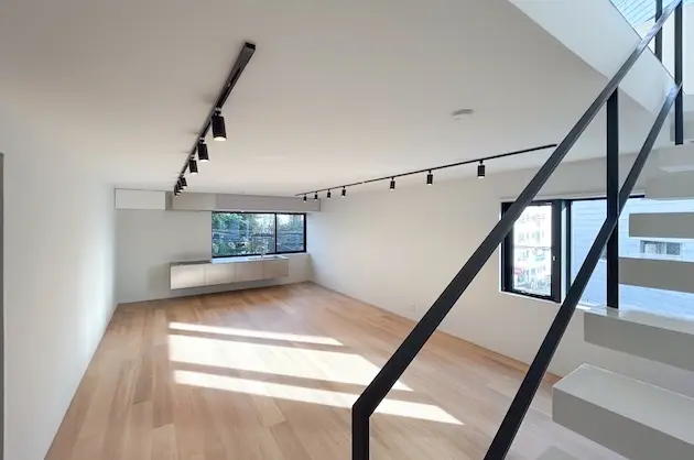 恵比寿、素材が際立つ新築デザイナーズSOHO