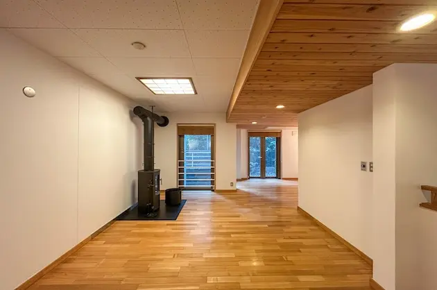 松濤、和室と薪ストーブが迎える隠れ家SOHO