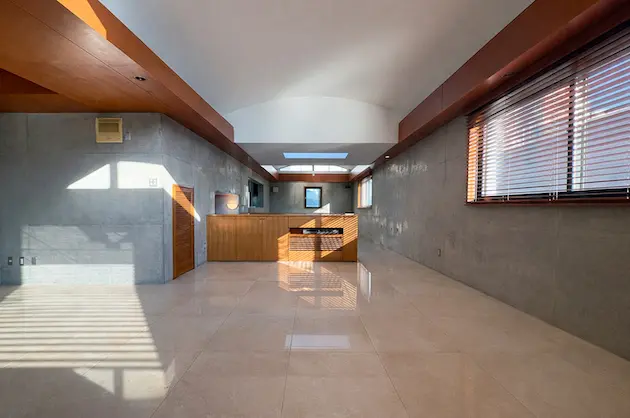 西麻布、光広がるガレージ付き一棟SOHO