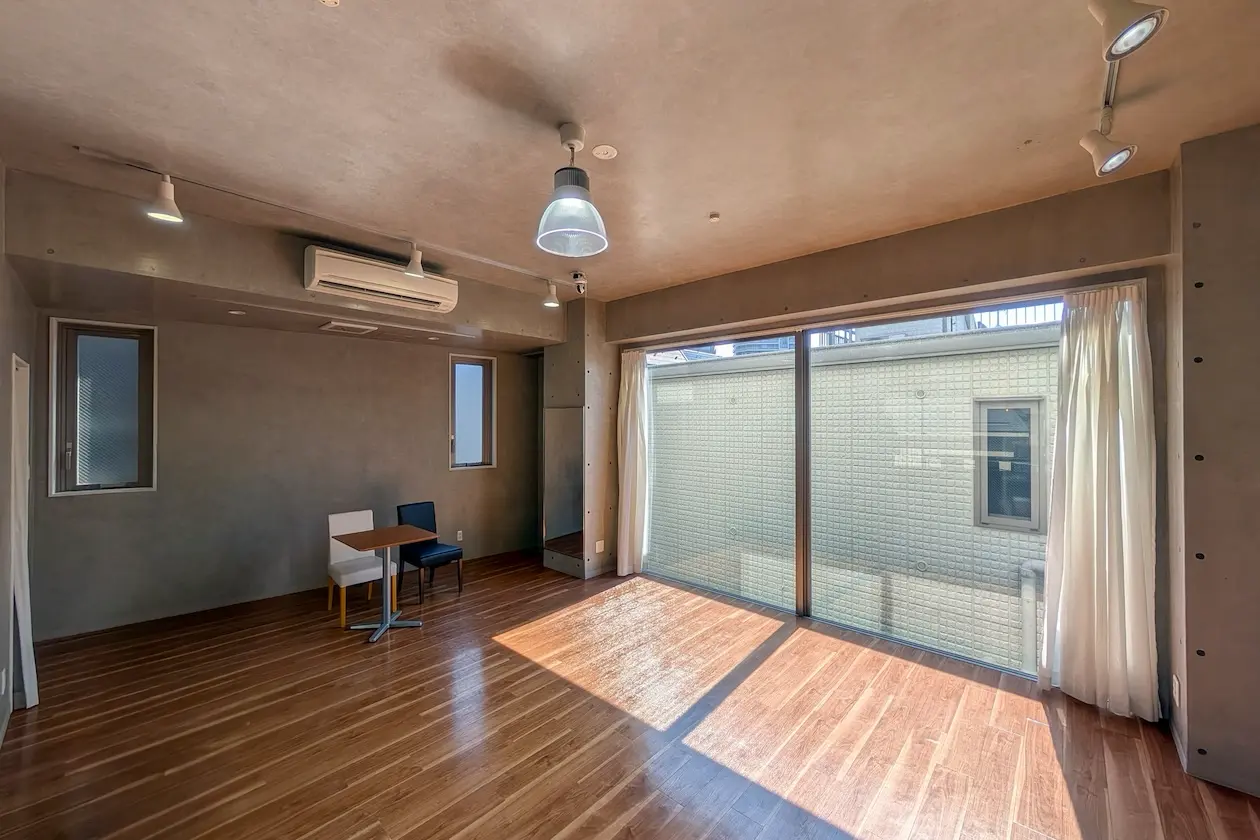 表参道、開放感と余白の一棟貸し居抜きオフィス 室内