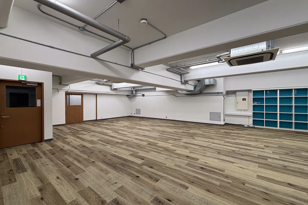 水天宮前、天高約3mの100坪超えリノベオフィス