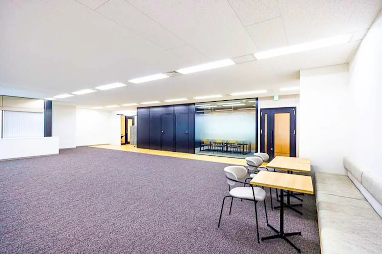 春日、会議室2つ付コスパ良のシンプルセットアップ