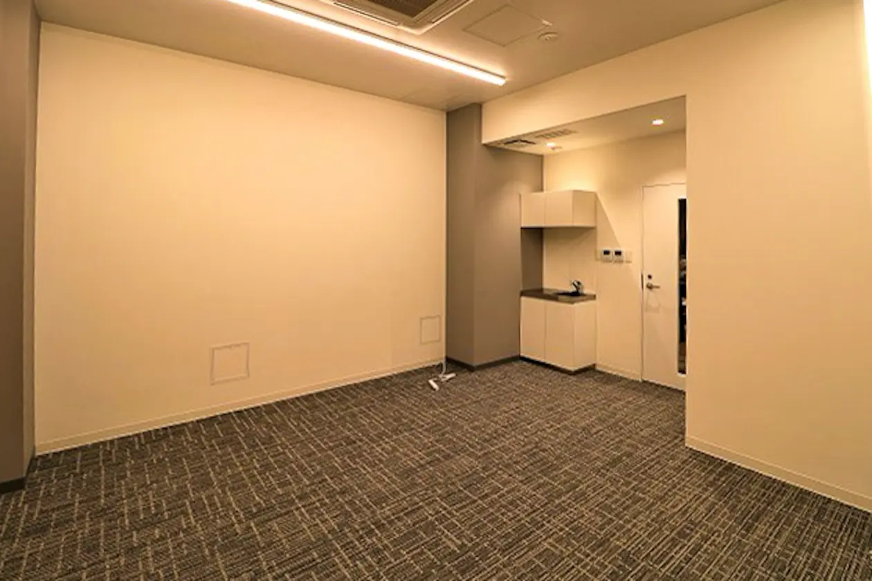 神保町駅徒歩1分、会議室付コンパクトセットアップ