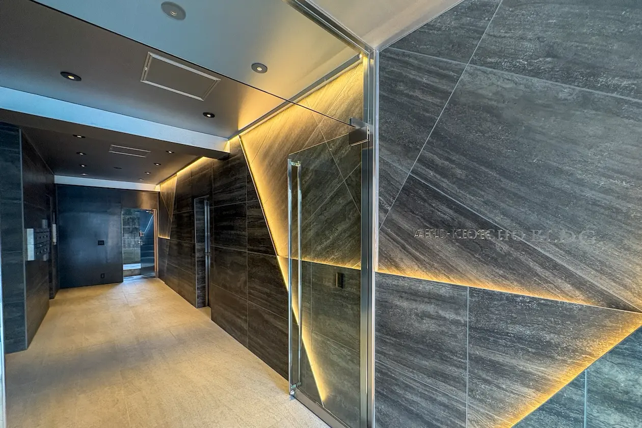 紀尾井町、上質なセットアップで環境を整える。 室内