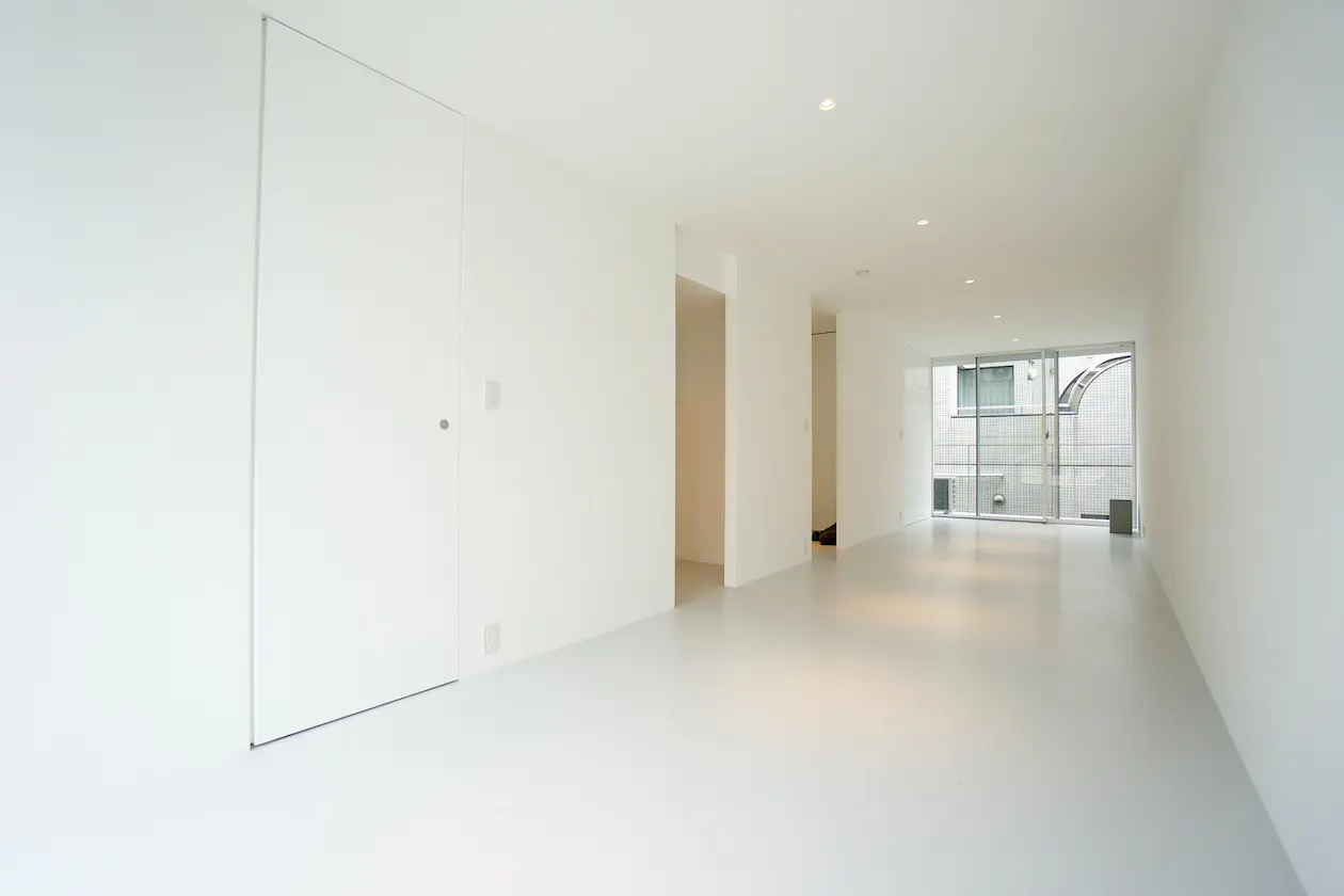 中目黒、サロン相談可の白にふりきったSOHO空間