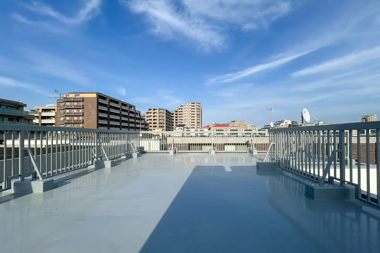 用賀、屋上バルコニーの開放感を愉しむSOHO