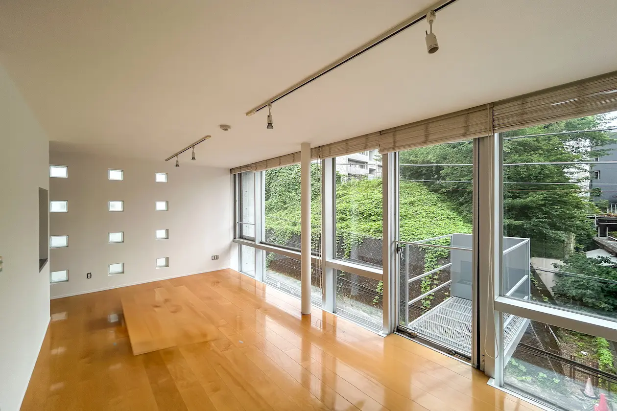 代々木上原、緑を借景に暮し働くデザイナーズSOHO