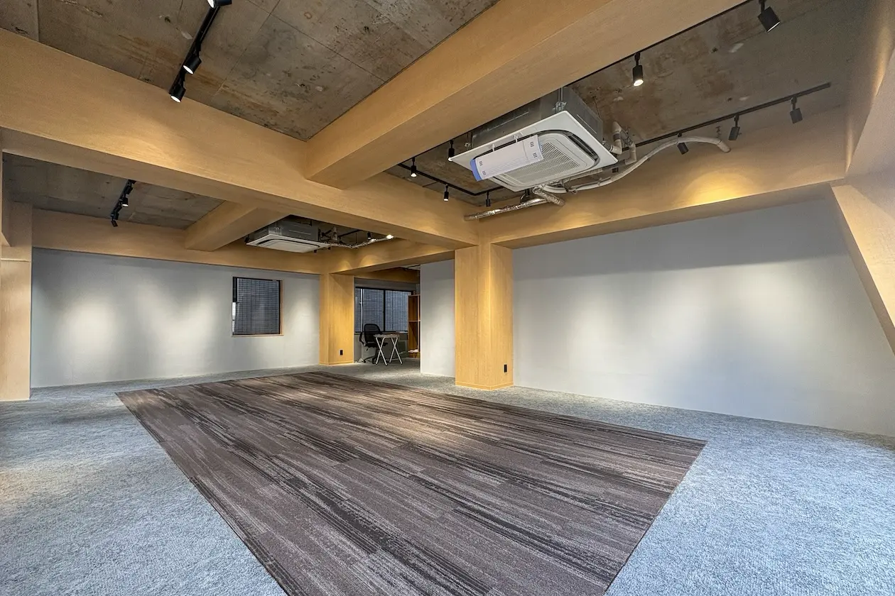 紀尾井町、上質なセットアップで環境を整える。 室内