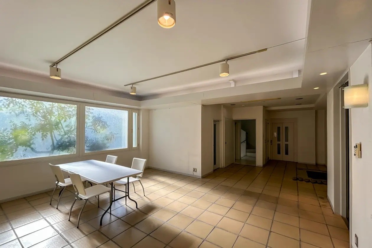 泉岳寺、6フロアを活用する駐車場付き一棟