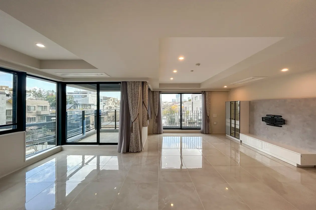 六本木、品格を纏う駐車場付きSOHO空間