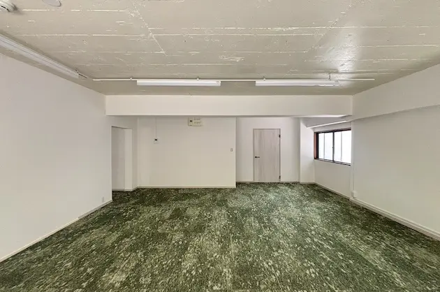 六本木5分、静かな住宅街に構える、余白楽しむシンプルオフィス