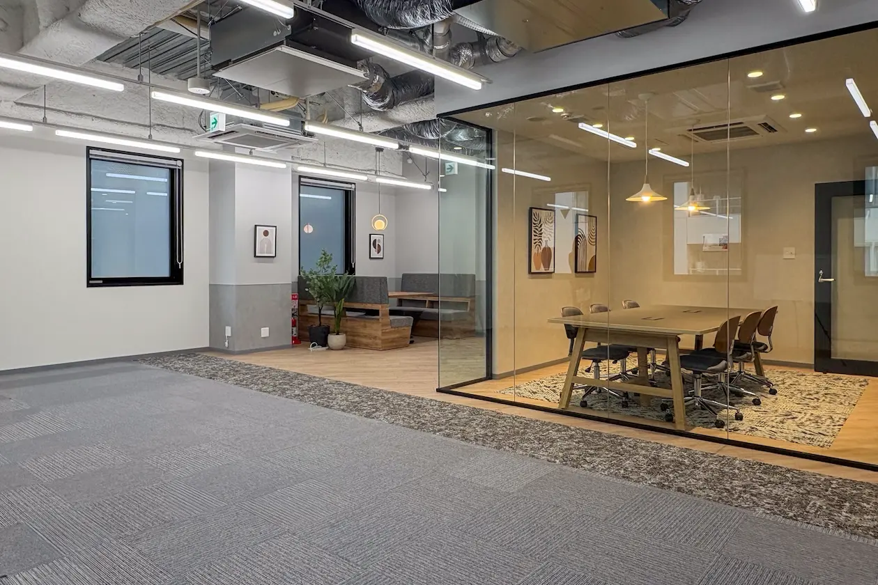 浜松町、スケルトン天井の新築セットアップ